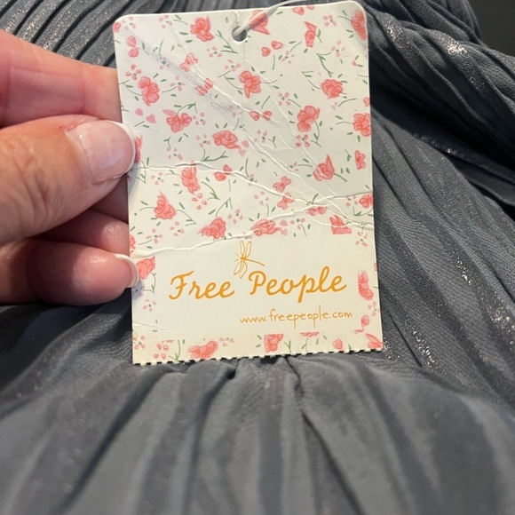 Free People Crinkle Pleated Gunmetal Foil Skort Sz S NWT - Picture 3 of 9